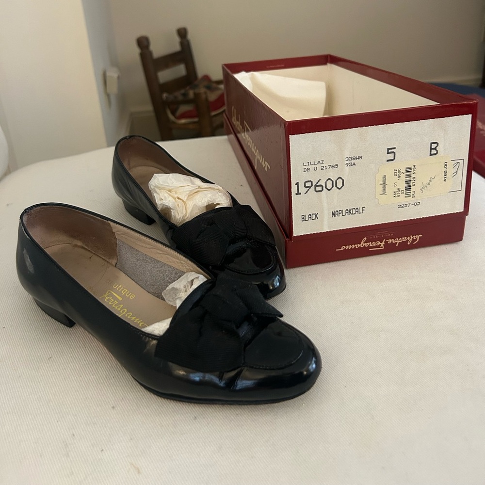 Vintage Ferragamo ballet flats